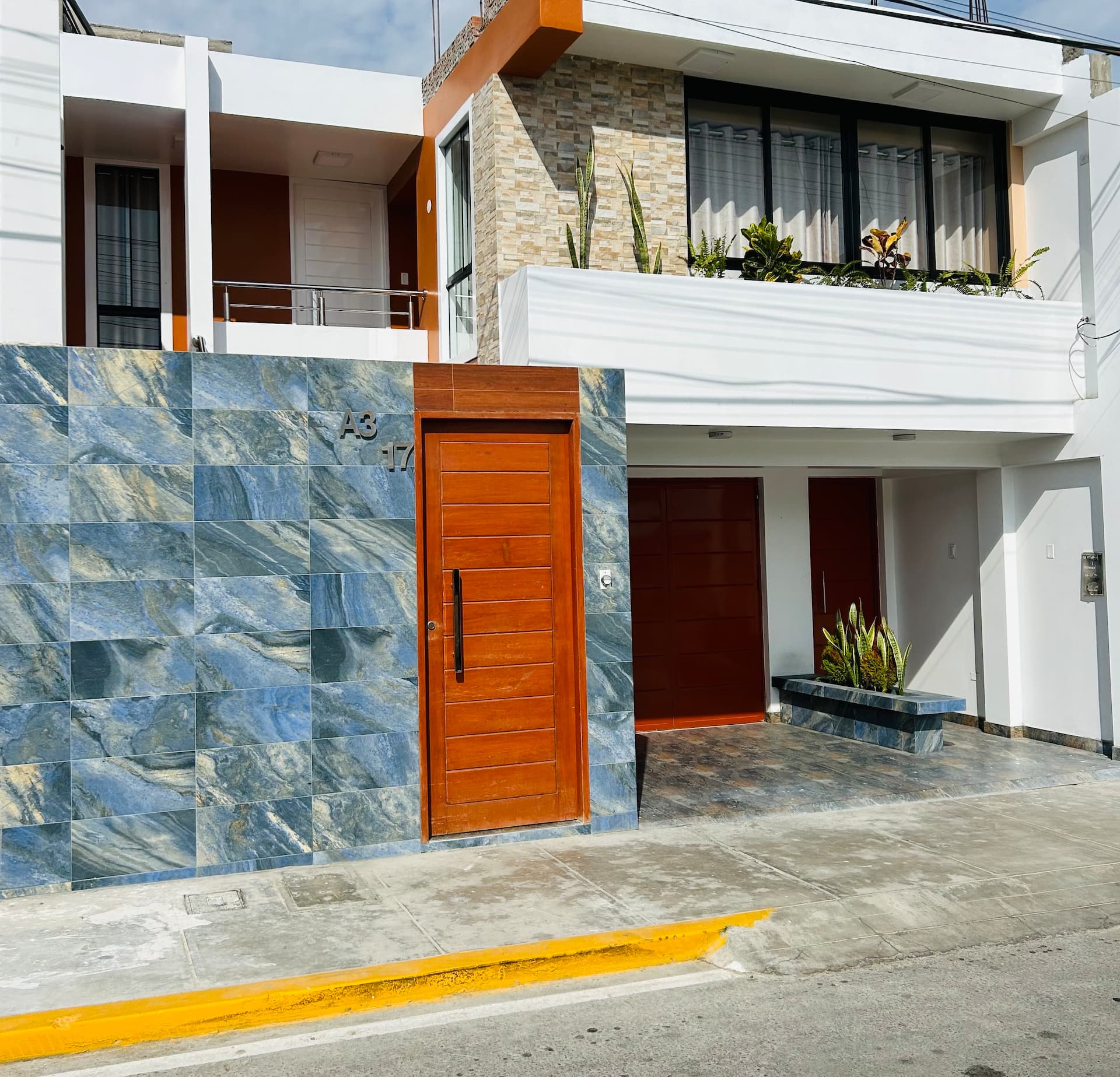Fachada real de Casa Rocio en Nuevo Chimbote